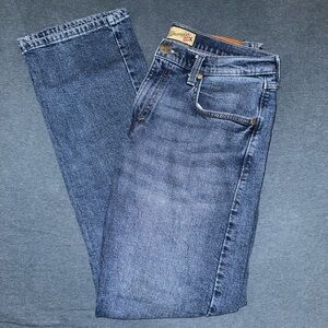 Men’s Wrangler relaxed straight (?) jeans